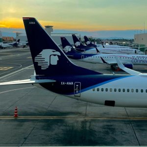 Aeroméxico Pilots Extend Strike Deadline as Talks Continue