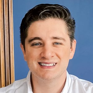 Leading a Distributed Team in a Hybrid World