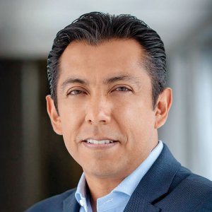 2025: Automotive Financing, Economic Context, and Electromobility