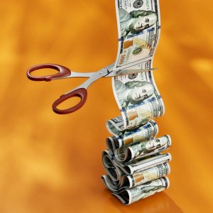 JPMorgan Raises 2025 Recession Risk to 60% Over Tariffs