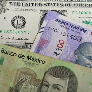 Mexican Peso Weakens as Tariff Concerns Resurface