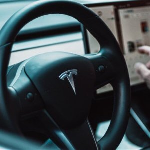 Samsung Signs US$16.5 Billion Deal to Make Tesla Chips Until 2033