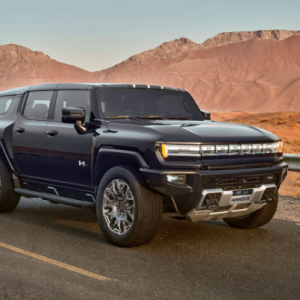 GM Temporarily Cuts EV SUV Production in Detroit