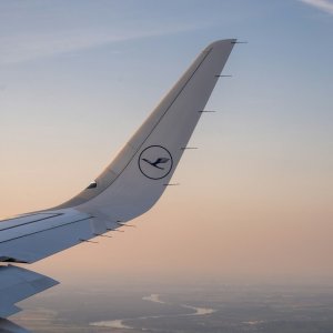 Lufthansa to Cut 4,000 Jobs, Targets 10% Operating Margin by 2030