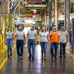 GM Expects US$1.6 Billion Loss on EV Production Cuts