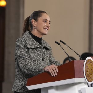 Mexico Wins Issuer of the Year / 145,000 Mexicans Repatriated