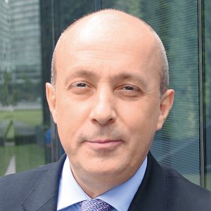 Leadership Lessons: Real Employee Rewards vs. Political Rhetoric